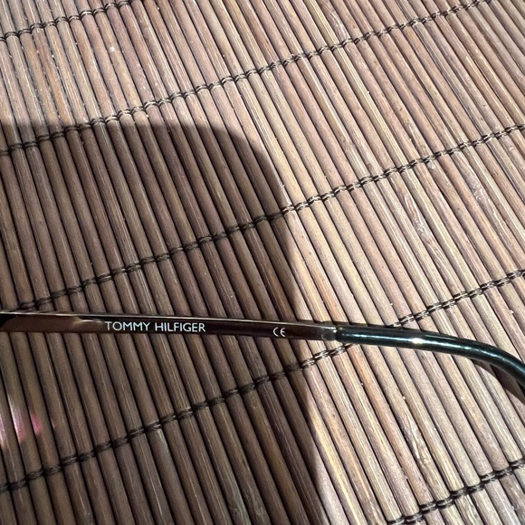 Tommy Hilfiger Gunmetal frames unisex Sunglasses - Picture 3 of 5